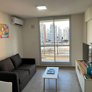 Nuevo, Bellisimo, Confort Y Muy Amplio - 2 Dormitorios, Uno En Suite - 2 Banos Y Pileta !!
